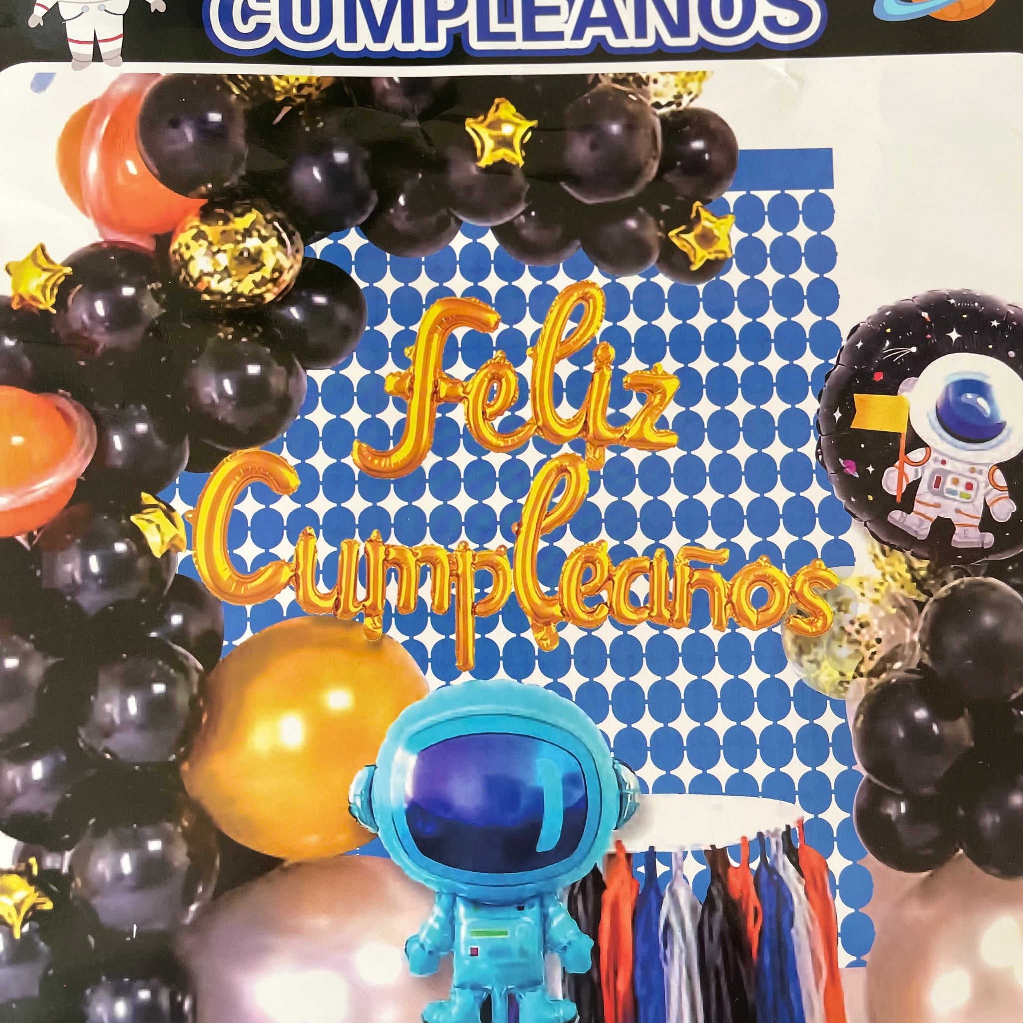SET GLOBOS ASTRONAUTA FELIZ CUMPLEAÑOS (Para inflar con aire, incluye cortina, globos y letrero)