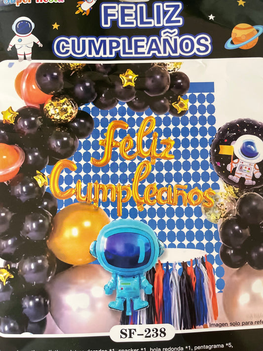 SET GLOBOS ASTRONAUTA FELIZ CUMPLEAÑOS (Para inflar con aire, incluye cortina, globos y letrero)